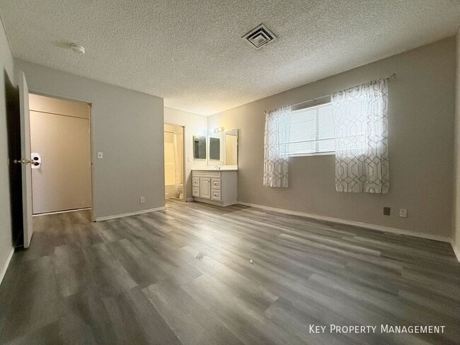 Building Photo - 5206 Golden Ln