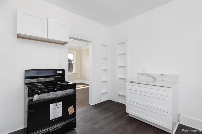 Building Photo - 3217 Elmhurst St