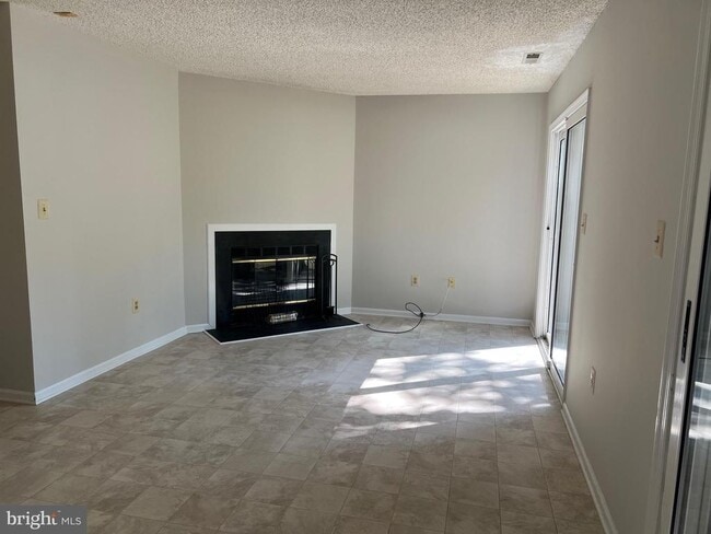 Building Photo - 53 E Shrewsbury Pl