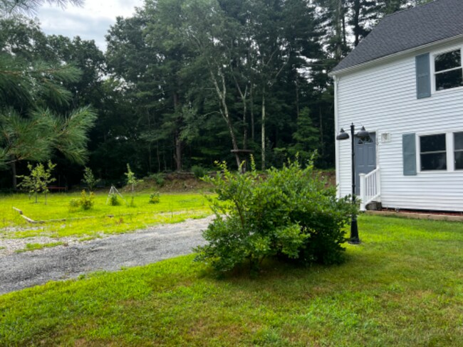 Building Photo - 10 Battey Dr
