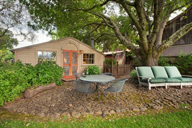 Building Photo - 430 Pratt Ave