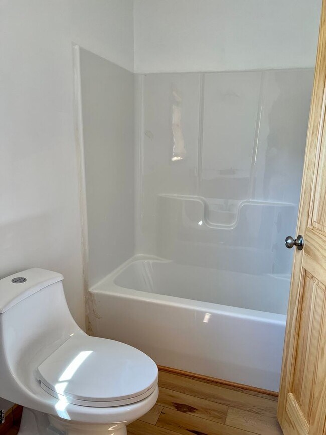 Building Photo - Updated 2 Bed 1 Bath Home in Mars Hill, NC!!
