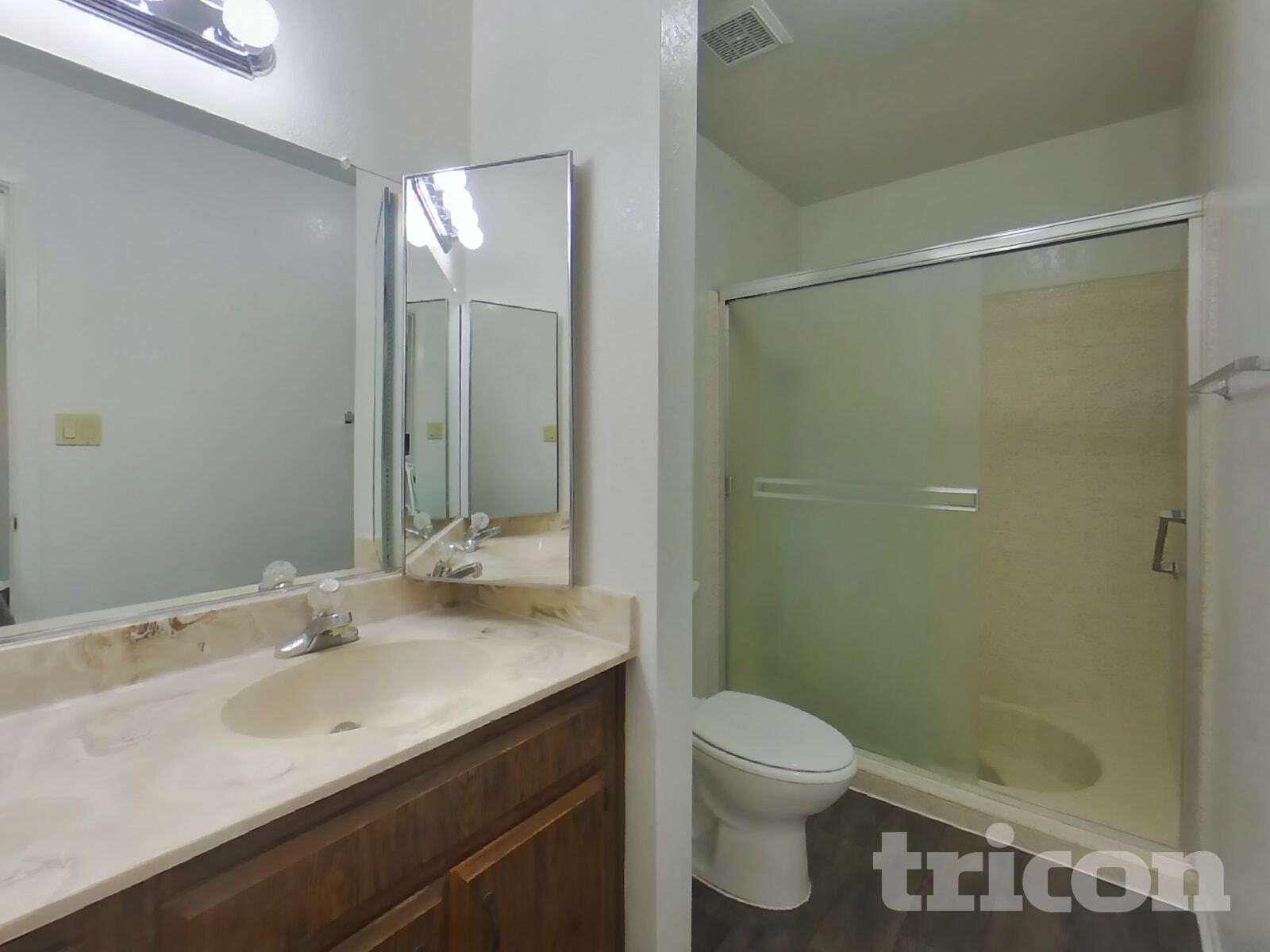 Building Photo - 4323 W Poinsettia Dr