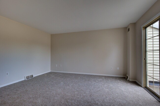 Building Photo - 1302 Foxmeadow Cir