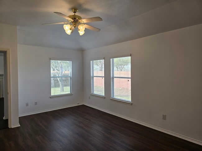 Building Photo - 2910 Plum Lake Dr