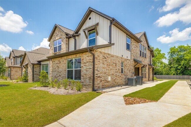 Building Photo - 211 Pk Pl Cir