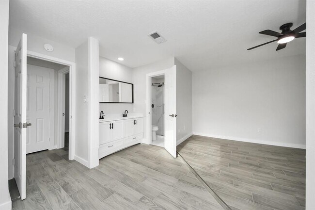Building Photo - 13506 Cologne Dr