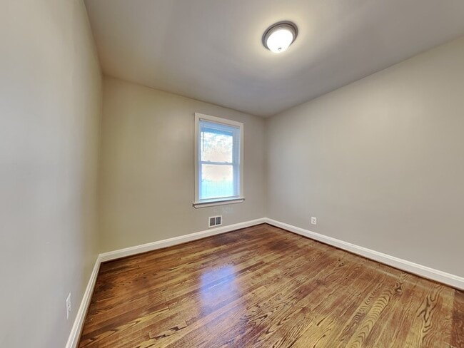 Building Photo - 414 Spring Ave