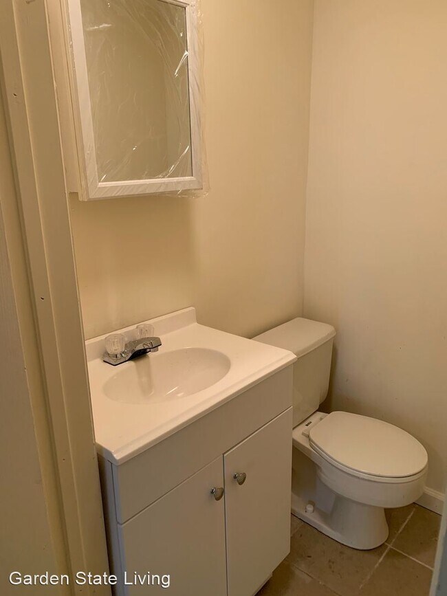 Building Photo - 7 br, 4 bath House - 253 Roseville Avenue