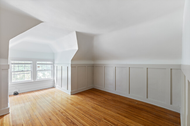 3rd Floor Bedroom 4 - 40 Thayer St