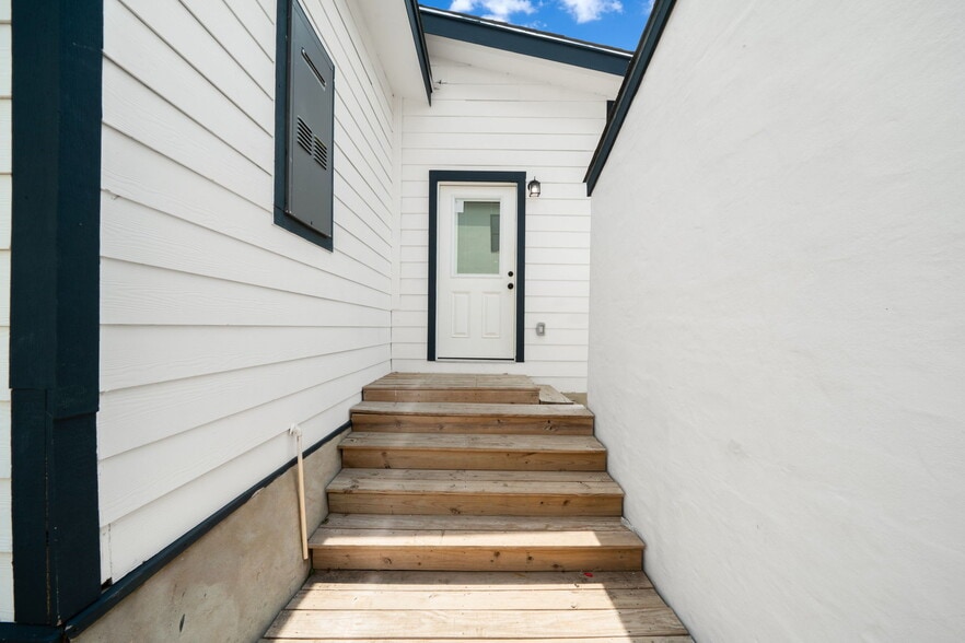 Building Photo - 247 Princeton Ave