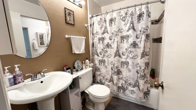 Building Photo - PARTLY FURNISHED PET Friendly $2900/month ...