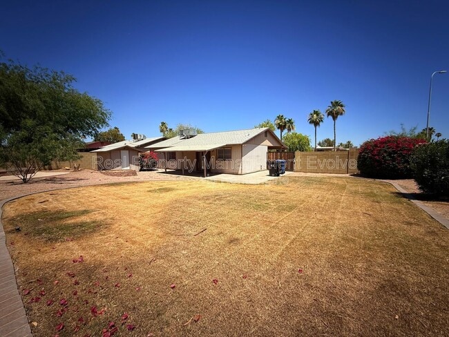 Building Photo - 2401 W Fremont Dr