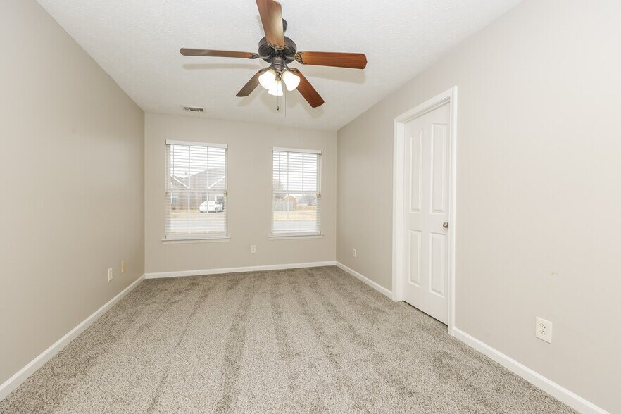 Building Photo - 1001 Tammy Sue Ln