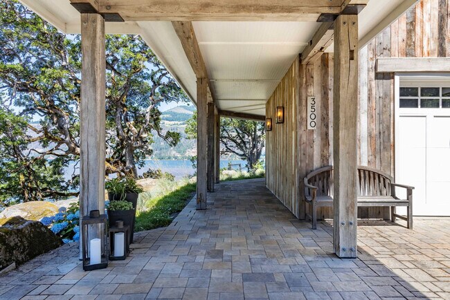 Building Photo - 3500 Westcliff Dr