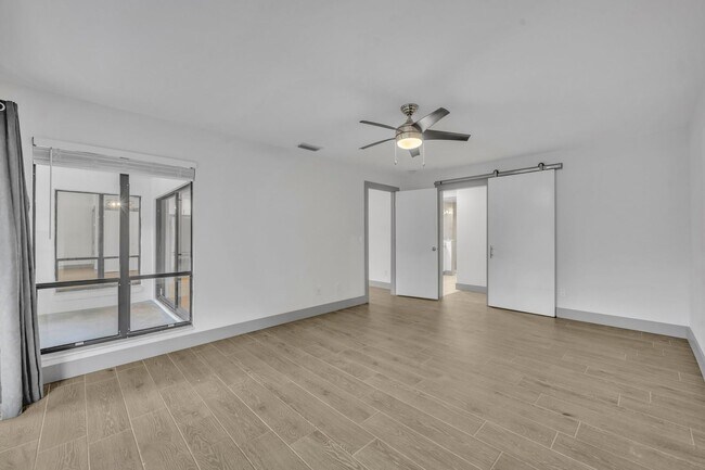 Building Photo - Waterbridge Stunner