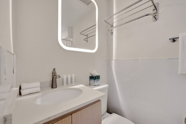 Building Photo - 3020 Seville St