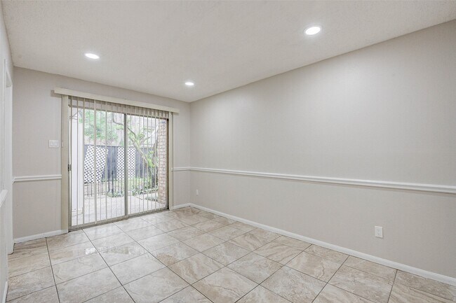 Building Photo - 7900 Westheimer Rd