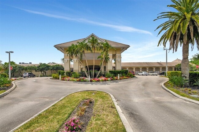 Building Photo - 5310 Fountains Dr S