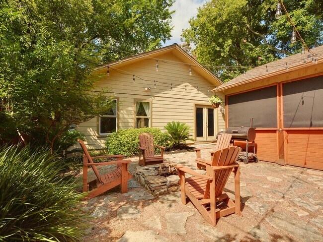 Building Photo - 610 W North Loop Blvd