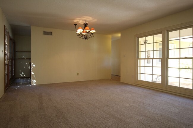 Building Photo - 3 bd 2 ba, House With Pool (San Carlos 92119)