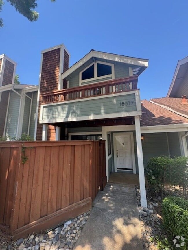 Building Photo - Super Adorable 3 Bedroom Townhouse!