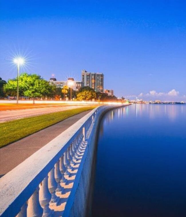 Building Photo - 509 S Willow Ave