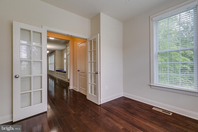 Building Photo - 42948 Courtland Chase Square