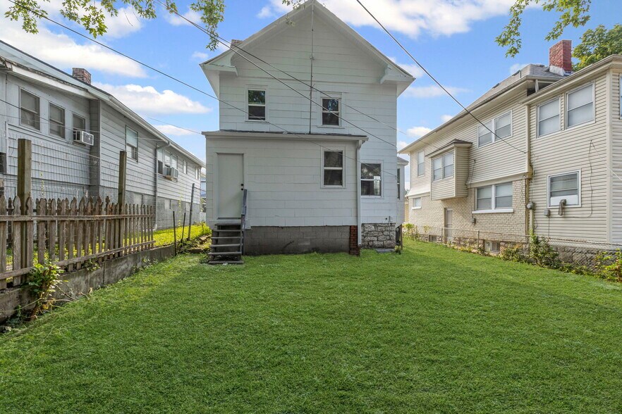 Building Photo - 336 N Hardesty Ave