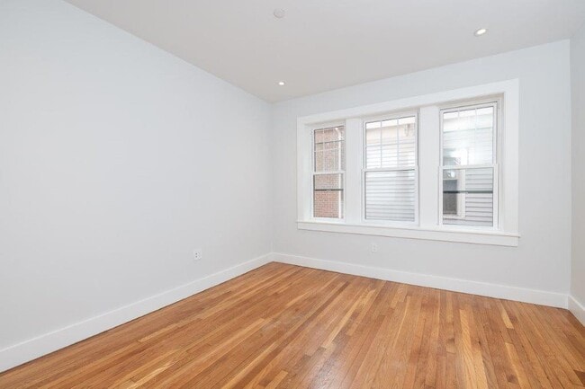 Building Photo - 15 Forest St