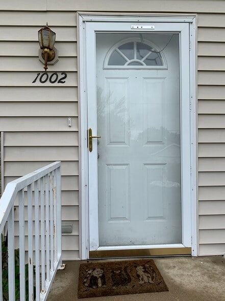 Building Photo - 1002 Quarry Ave SW