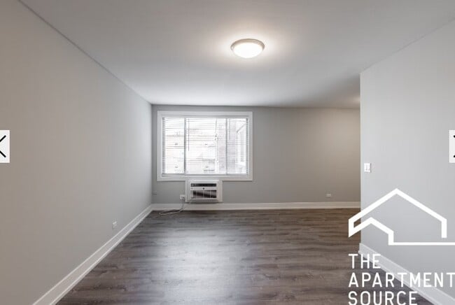 Building Photo - 530 W Surf St