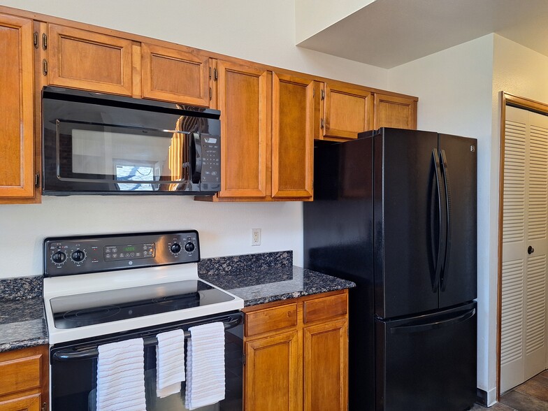 Building Photo - 8336 W 87th Dr