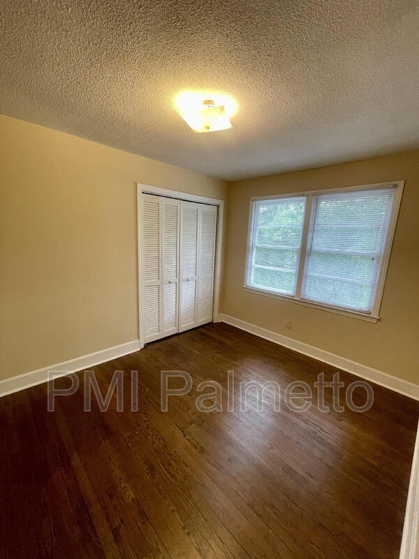 Building Photo - 3209 Wilmot Ave