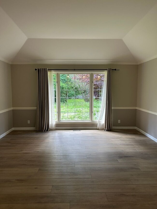Building Photo - 3bd/2.5ba Redmond Home