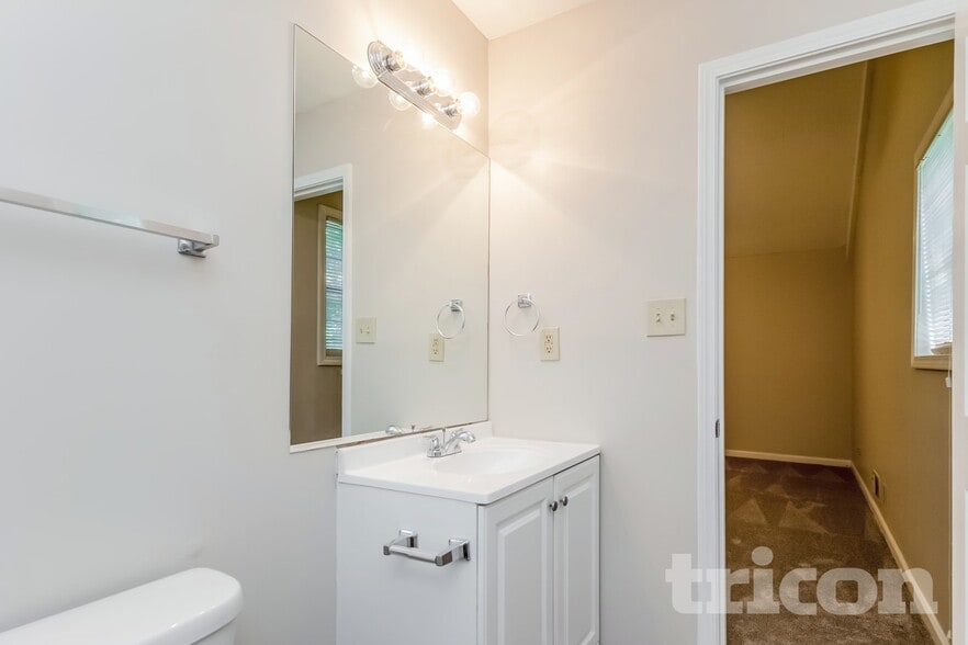 Building Photo - 5237 Westhill Dr NW