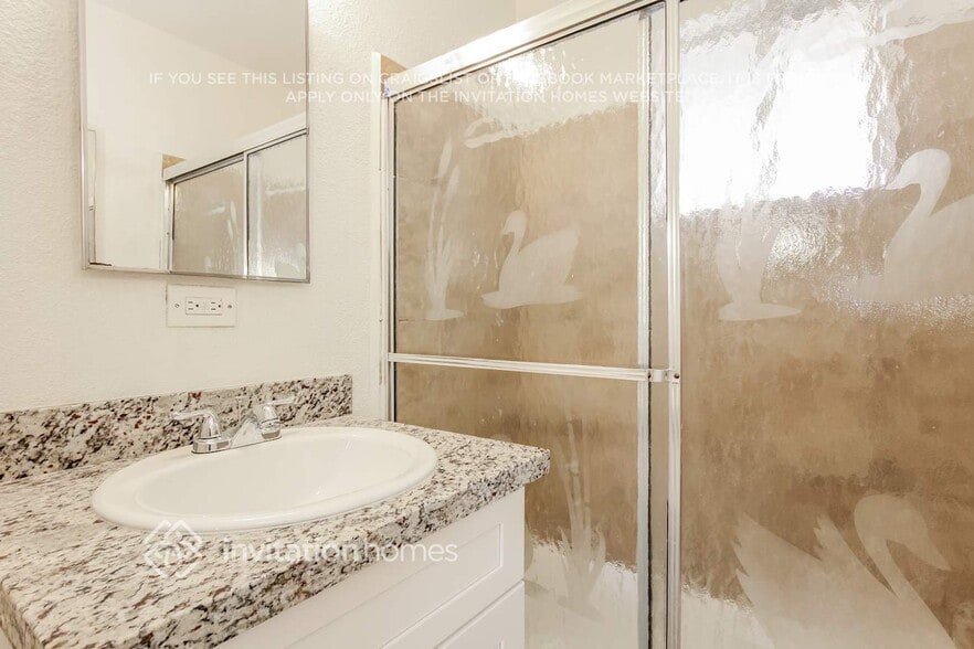 Building Photo - 3910 W Loma Ln