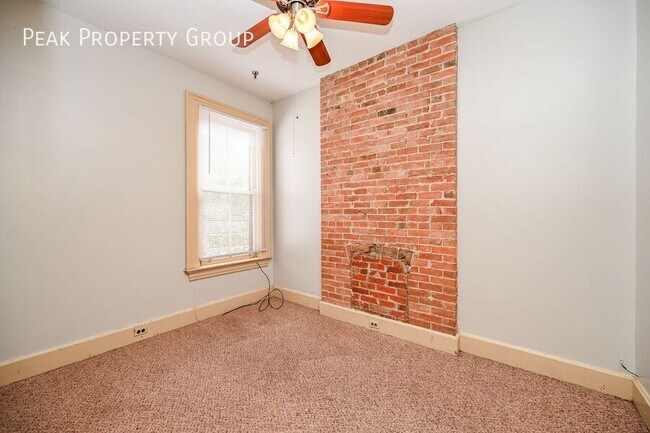 Building Photo - 32 E Hollister St
