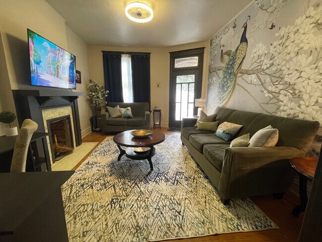 4654A - 4652 Michigan Ave