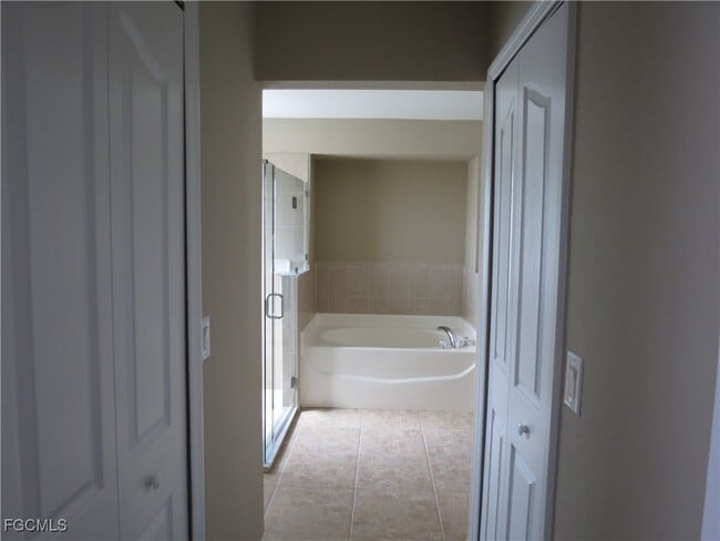 Building Photo - 4145 SW 9th Ave