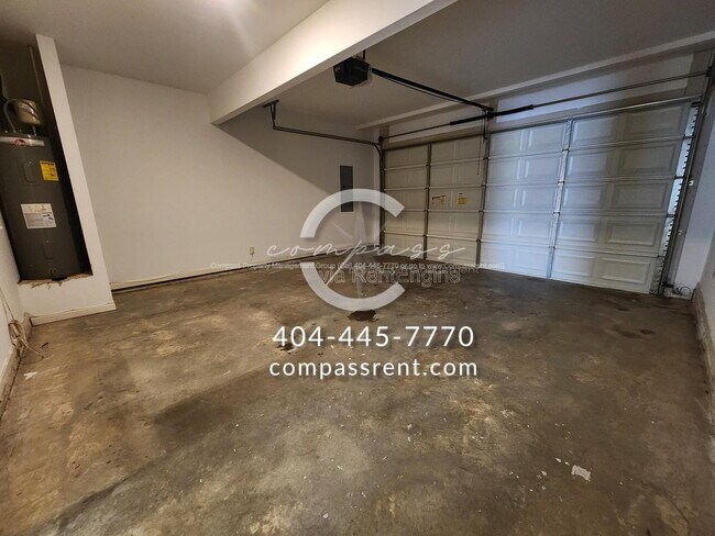 Building Photo - 220 Lyndon Wy NW
