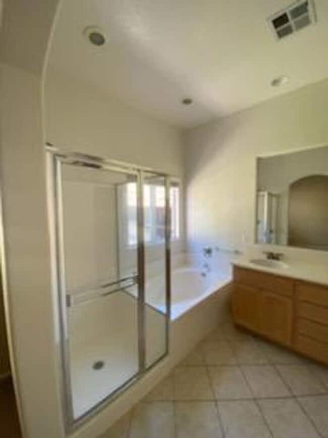 Building Photo - Beautiful Single Level Home in Paseo del Sol with 3 Bedrooms and Office/Den