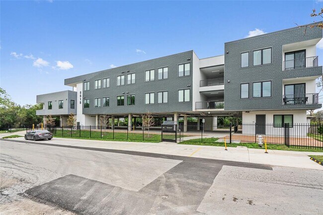 Building Photo - 5515 Humming Bird Ln