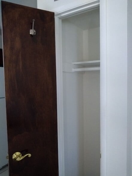 Building Photo - 1031 N Holly Ave