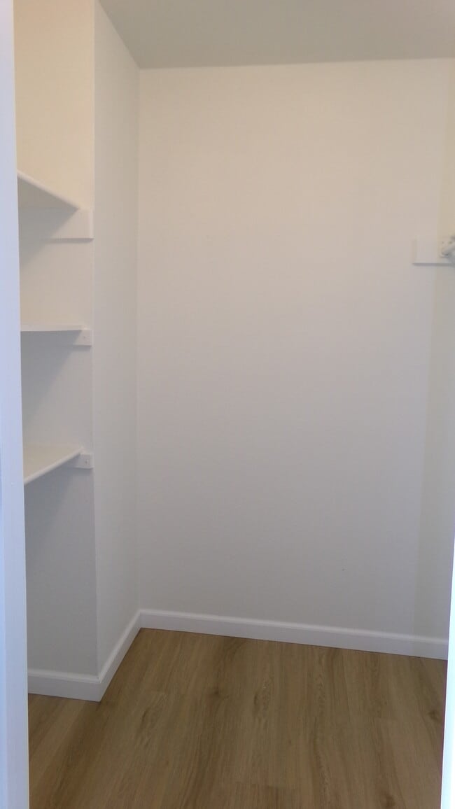 Building Photo - 924 Queens Ct