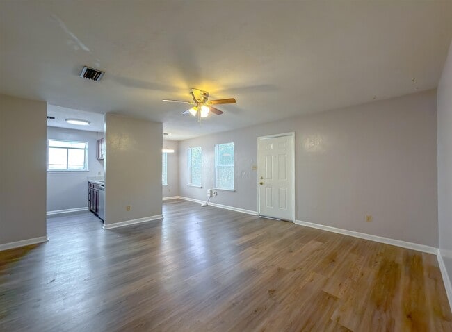 Building Photo - 2334 Sylvan Ct