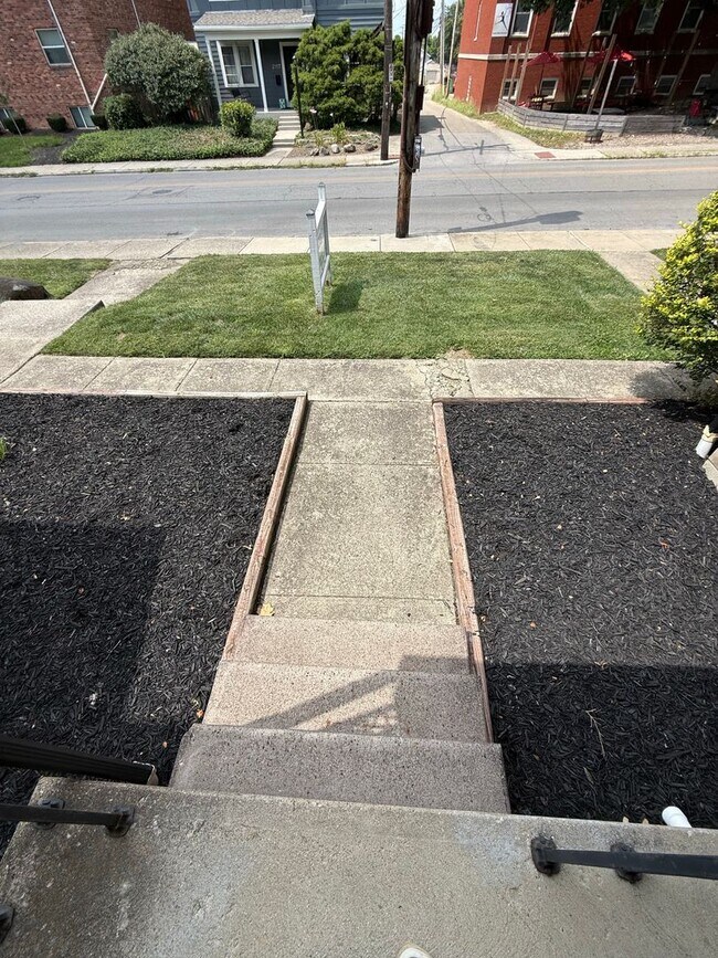 Building Photo - 2112-2120 Indianola Ave.