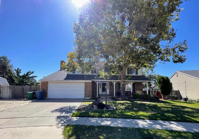 Building Photo - 1242 Eastridge Cir