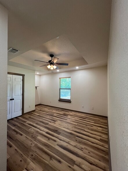 Building Photo - 306 Lux Dr