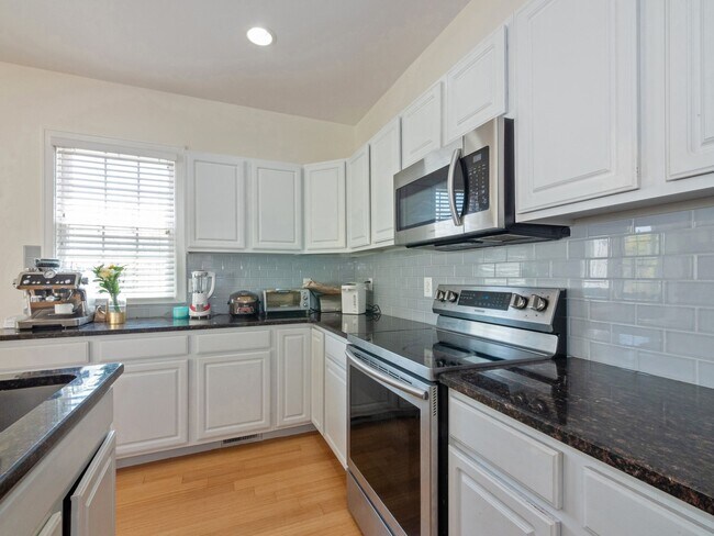 Newer appliances - 33242 Slocum Dr